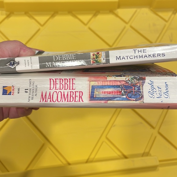 Lot of 2 Debbie Macomber Romance Novels 🌷Bundle your likes and save🌷 - Picture 6 of 6